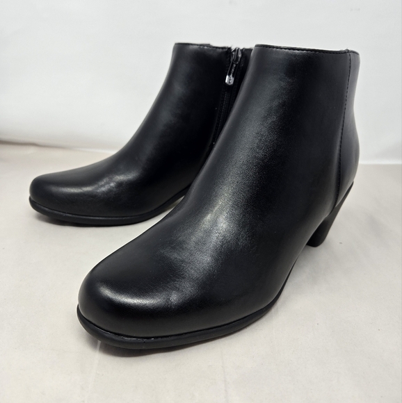 Easy Spirit Women's Ankle Boots Sz 9M Black Faux Leather Casual Ultimate Comfort - Picture 3 of 11